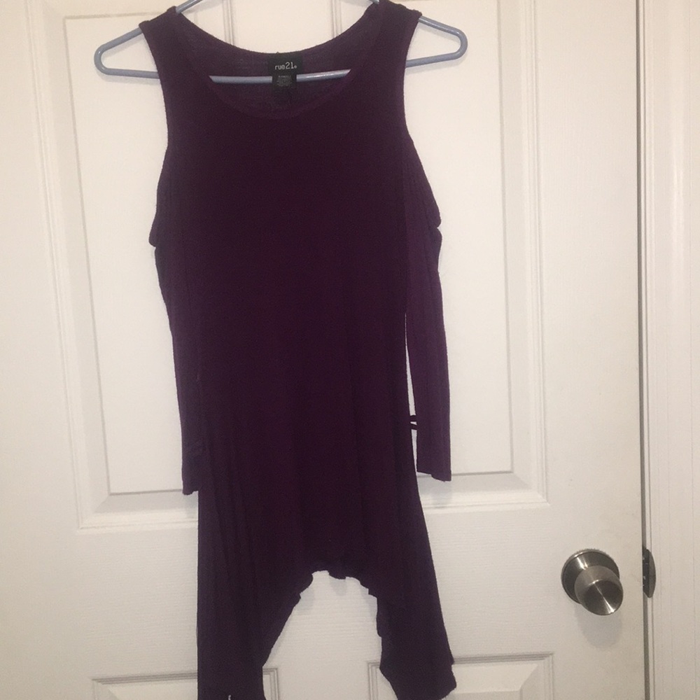 Open shoulder top